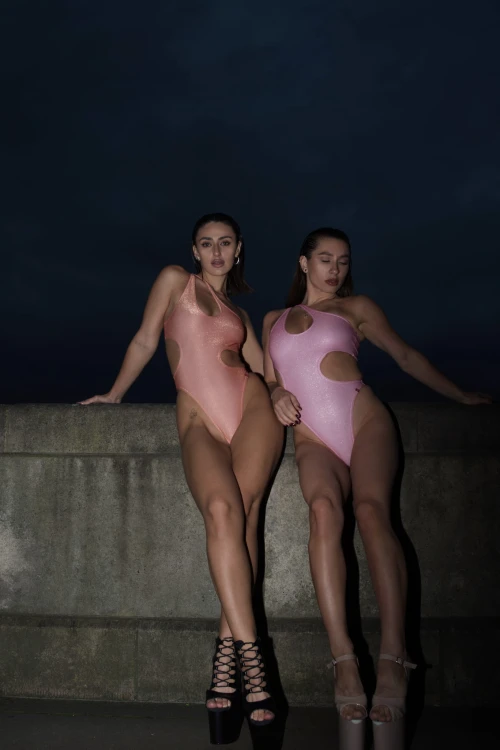 body_sparkle_pink_2.jpg