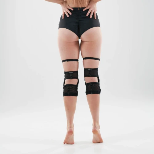StickyGarterGelKneePadsinBlack_2.jpg