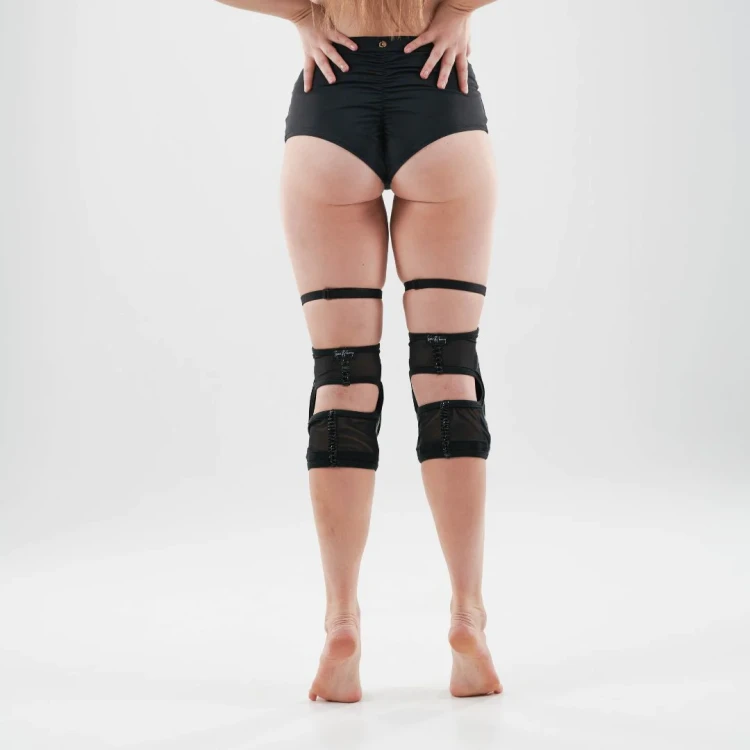 StickyGarterGelKneePadsinBlack_2.jpg