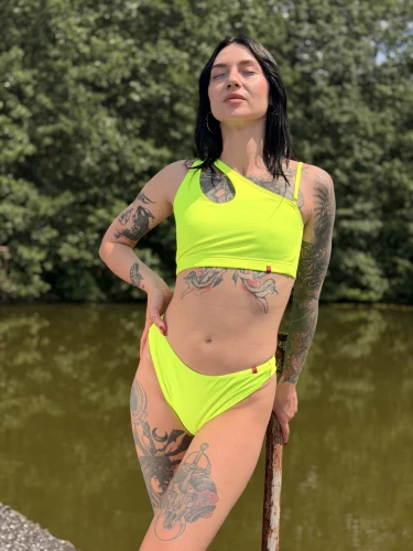 tang_neon_4.webp